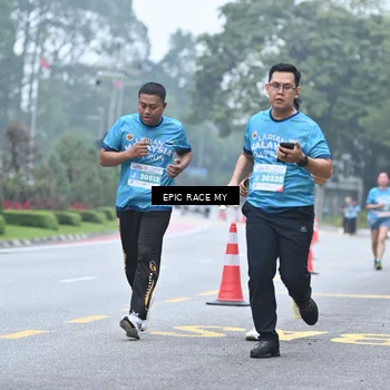 Runner Photo 7038002