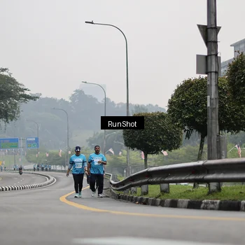 Runner Photo 7038004