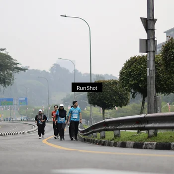 Runner Photo 7038053