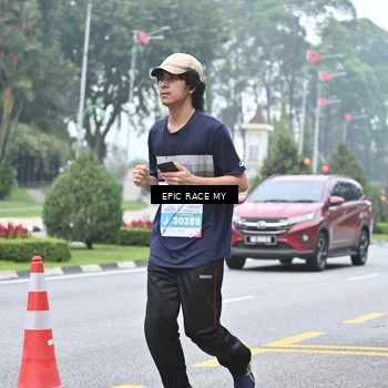 Runner Photo 7038072