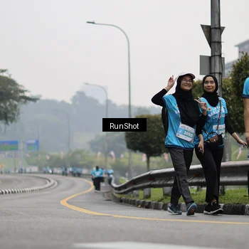 Runner Photo 7038084