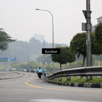 Runner Photo 7038103
