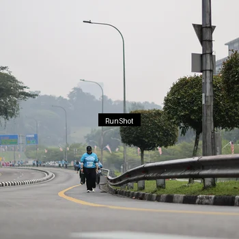 Runner Photo 7038130