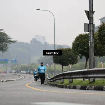 Runner Photo 7038132