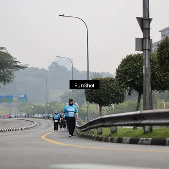 Runner Photo 7038136