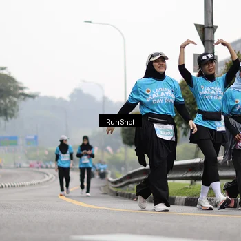 Runner Photo 7038202