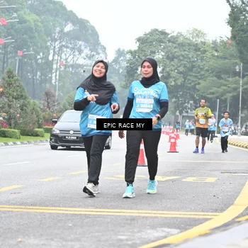 Runner Photo 7038335