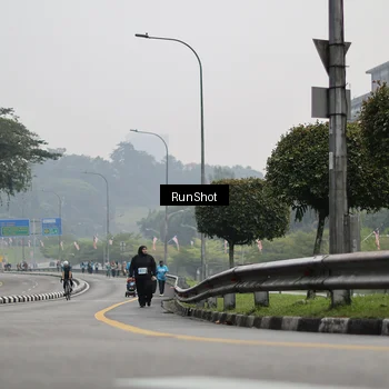 Runner Photo 7038859