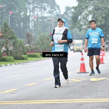 Runner Photo 7039003