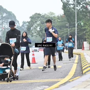 Runner Photo 7039038