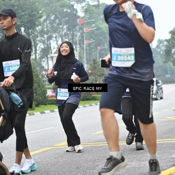 Runner Photo 7039051