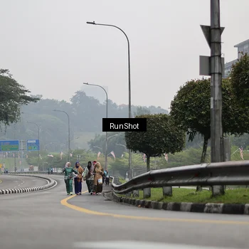 Runner Photo 7039058