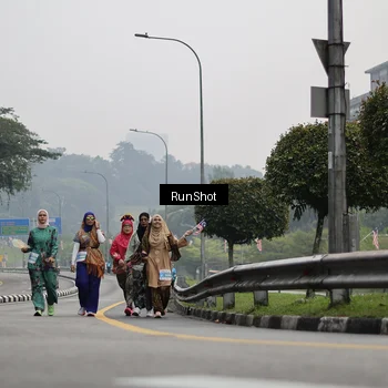 Runner Photo 7039094