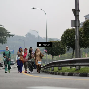 Runner Photo 7039095