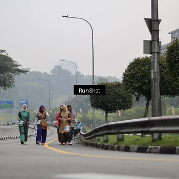 Runner Photo 7039103