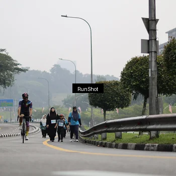 Runner Photo 7039150