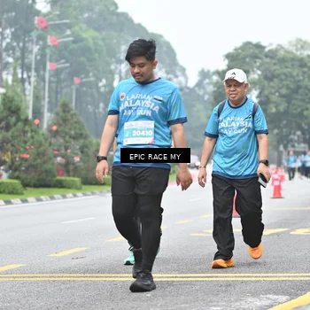 Runner Photo 7039157
