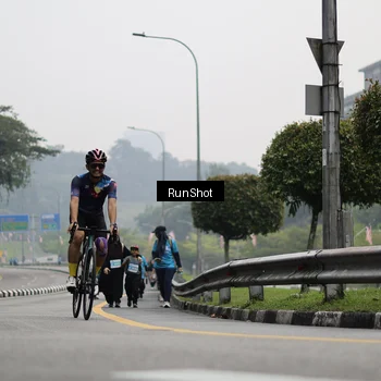 Runner Photo 7039159