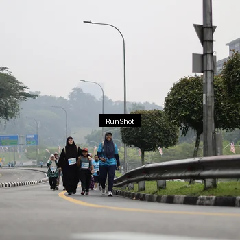 Runner Photo 7039161