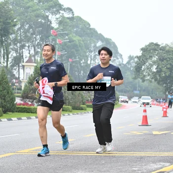 Runner Photo 7039193