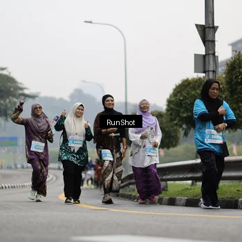 Runner Photo 7039213