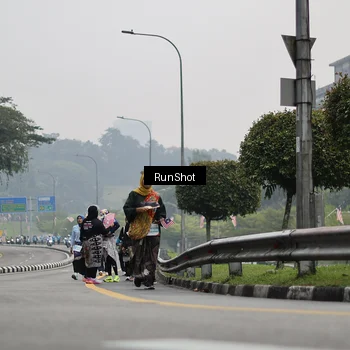 Runner Photo 7039353