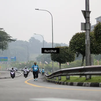 Runner Photo 7039571