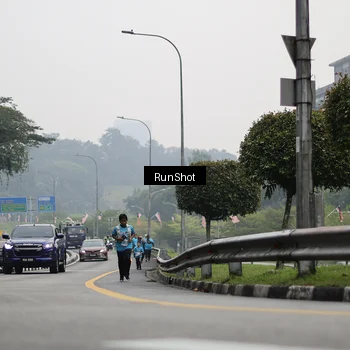Runner Photo 7039731