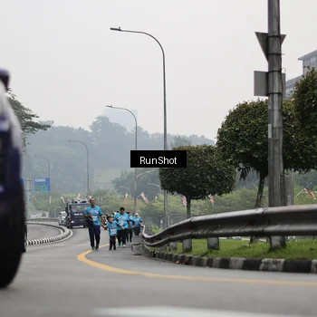 Runner Photo 7039745