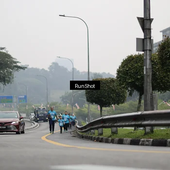 Runner Photo 7039773