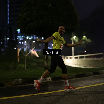 Runner Photo 7040171