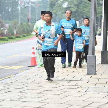 Runner Photo 7040216
