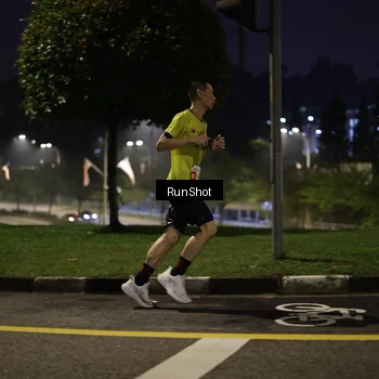 Runner Photo 7040242