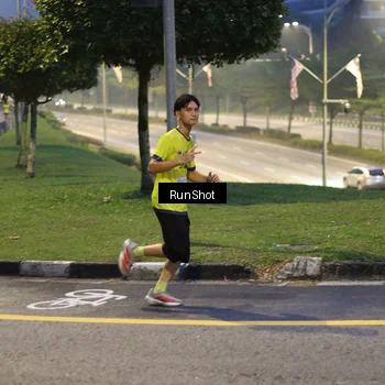 Runner Photo 7040400