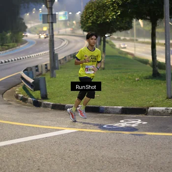 Runner Photo 7040402