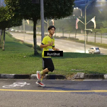 Runner Photo 7040403