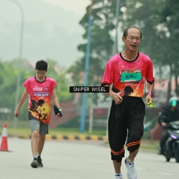 Runner Photo 7040563