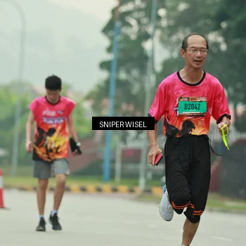 Runner Photo 7040571