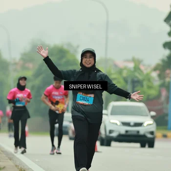 Runner Photo 7040654