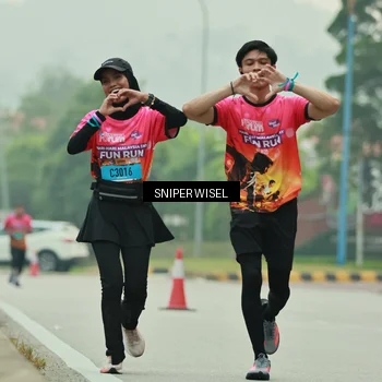 Runner Photo 7040684