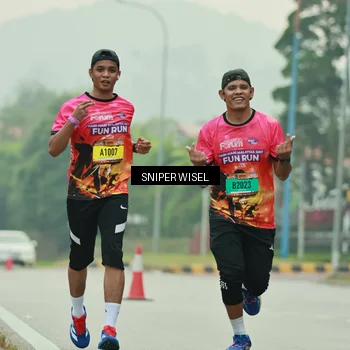 Runner Photo 7040734