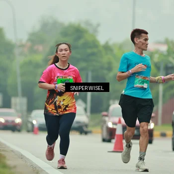 Runner Photo 7040771