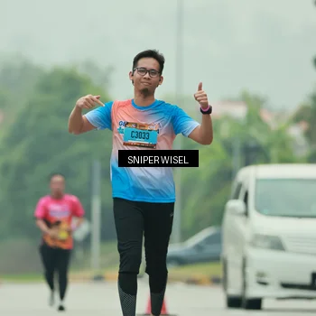 Runner Photo 7040875