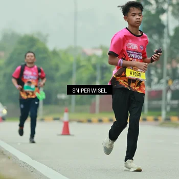Runner Photo 7041426