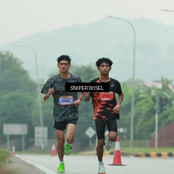 Runner Photo 7043135