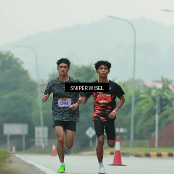 Runner Photo 7043136