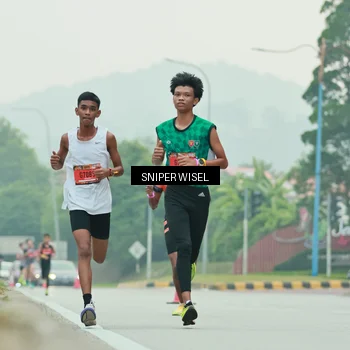 Runner Photo 7043211