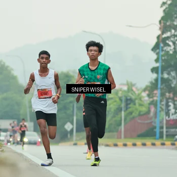 Runner Photo 7043213