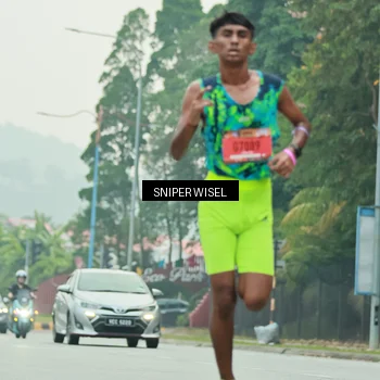 Runner Photo 7043308