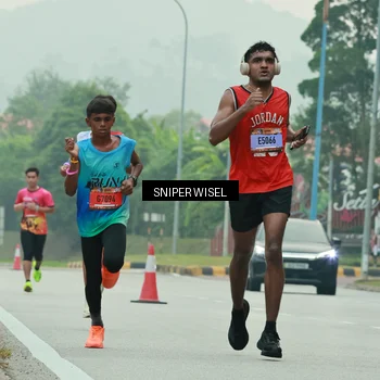 Runner Photo 7043430